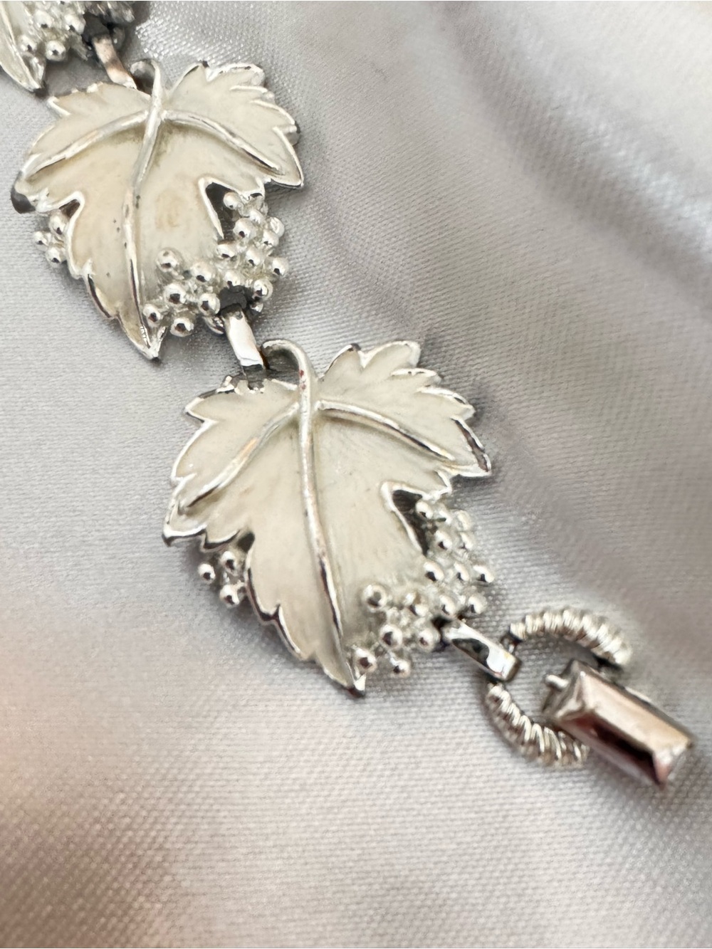 Vintage Sarah Coventry “Whispering Leaves” Bracelet. - Picture 6 of 8